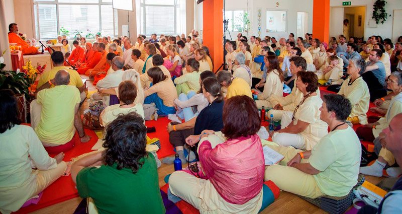 swamiji in villach 2014 800