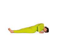 Asanas und Yoga Übungen, die auf den Rücken und die gesamte Wirbelsäule wirken